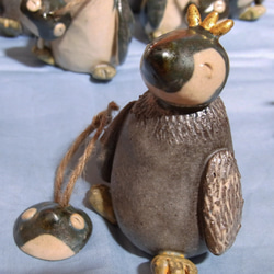 ニコニコ笑顔のペン吉さんと銀太くん  置き物　ペンギン　陶器　 8枚目の画像