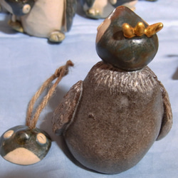 ニコニコ笑顔のペン吉さんと銀太くん  置き物　ペンギン　陶器　 10枚目の画像