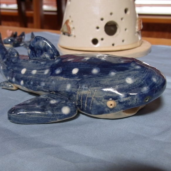 ジンベイザメの置き物　陶器　サメ　鮫　ジョーズ　　 7枚目の画像