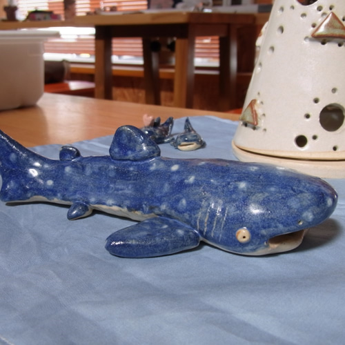 ジンベイザメの置き物 陶器 サメ 鮫 ジョーズ その他置物 TARACO