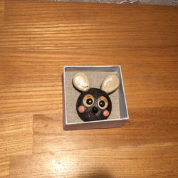 【sale】ネズミくんバッジ　ネズミ　ねずみ　ブローチ　陶器　 3枚目の画像