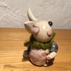 ウサギごん吉ラグビーにはまる　うさぎ　兎　ラグビー　ワールドカップ　陶器　人形 2枚目の画像
