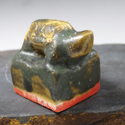 陶の印章　（仏像の座像印です。緑がかった青銅色の色合いと亀の鈕が特徴となります） 5枚目の画像