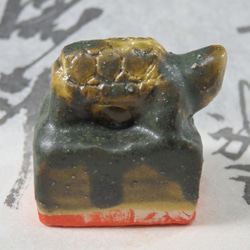 陶の印章　（仏像の座像印です。緑がかった青銅色の色合いと亀の鈕が特徴となります） 6枚目の画像