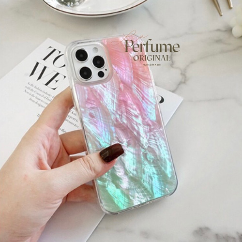 イニシャル入れ♡キラキラ天然シェル✨ラメ✨ハートチャームグリーン♡iPhone 名入れ♡天然シェル キラキララメ✨ドロップハートチャーム 付き