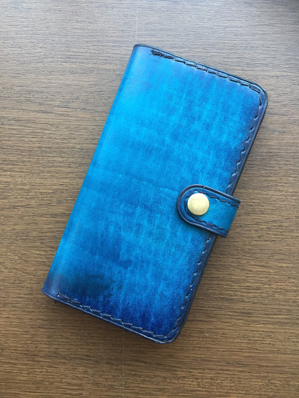 【オーダー制作】さまざまな色合いぼかし手染めレザーiPhoneケース 1枚目の画像