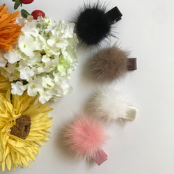 全色再入荷♡送料込み2つ選べる♡秋冬ファーのベビーヘアクリップ 1枚目の画像