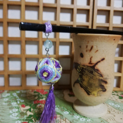 鞠のかんざし　羊毛フェルト(薄紫)×刺繍糸(水色、紫、薄紫、黄色) 4枚目の画像