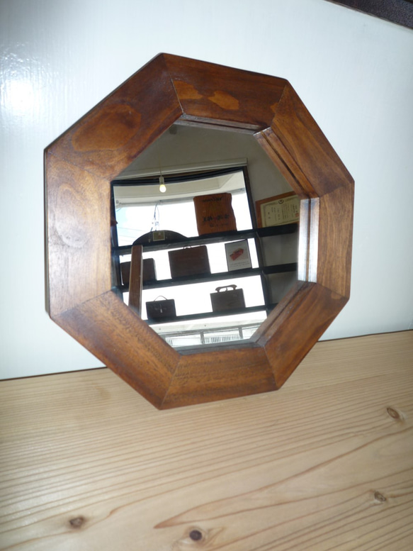 クスノキの八角鏡（ブラウン・32㎝） 1枚目の画像