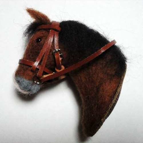 羊毛フェルト】鹿毛の馬のマグネット マグネット 手作り工房ゆめ厩舎