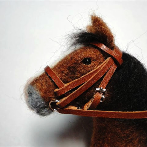 羊毛フェルト】鹿毛の馬のマグネット マグネット 手作り工房ゆめ厩舎
