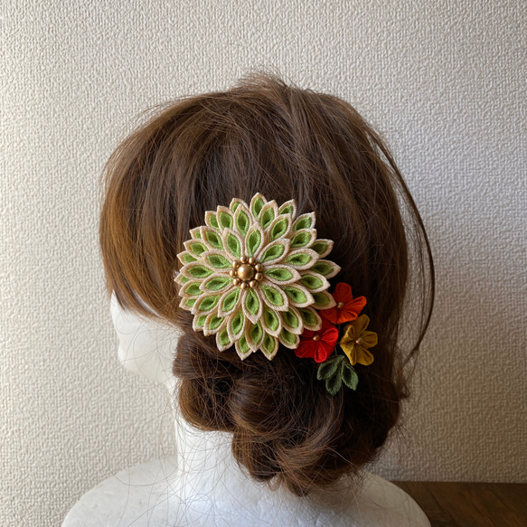 つまみ細工 菊の髪飾り(定形外郵便に限り送料無料) 1枚目の画像