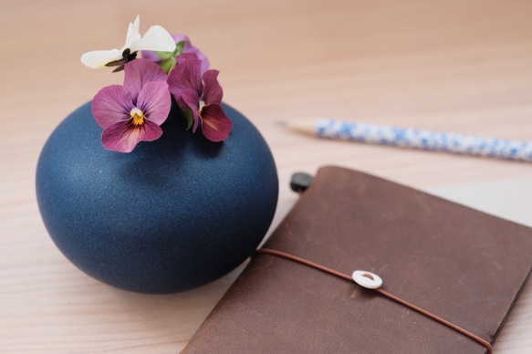 drop#3 lapis (porcelain bud vase) 第4張的照片