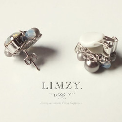【LIMZY.】モノトーンビジューイヤリング　グレー 2枚目の画像