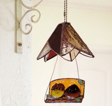 ステンドグラスの栗モビール