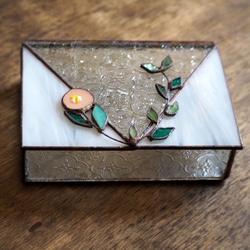 アンティークなステンドグラスの宝箱 2枚目の画像