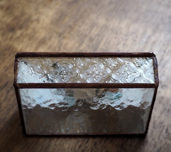 アンティークなステンドグラスの宝箱 8枚目の画像