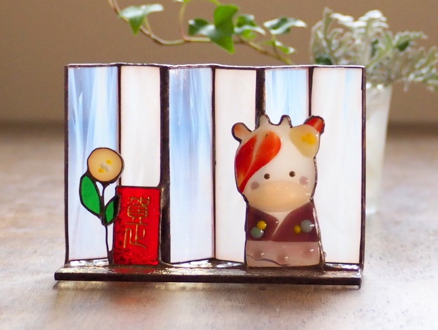 ちょっぴりアンティークな干支（丑）ーステンドグラスのお正月飾り