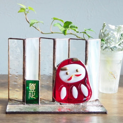 ちょっぴりアンティークなダルマさんーステンドグラスのお正月飾り 1枚目の画像