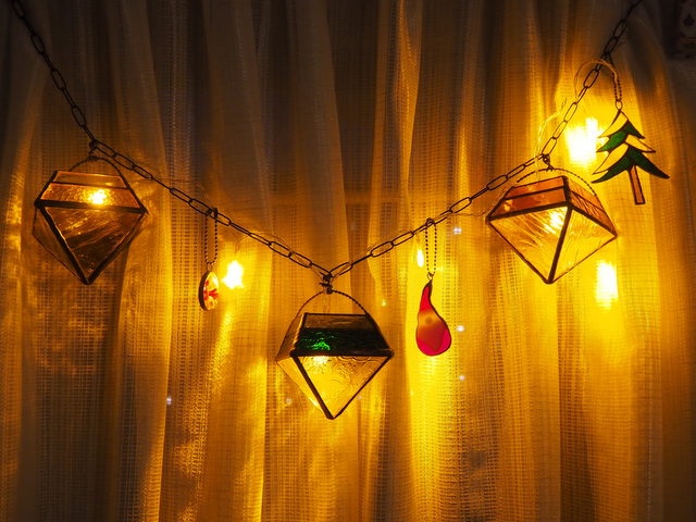 気軽に飾れる♪ステンドグラスの３連ランプ