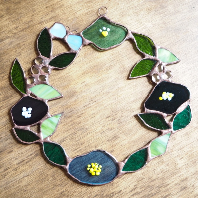 ［受注製作］ブルーベースのステンドグラスのお花のリース