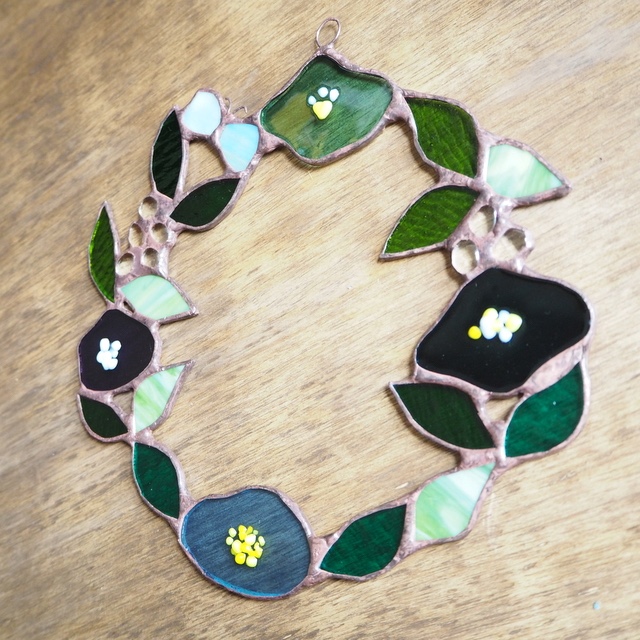 ［受注製作］ブルーベースのステンドグラスのお花のリース