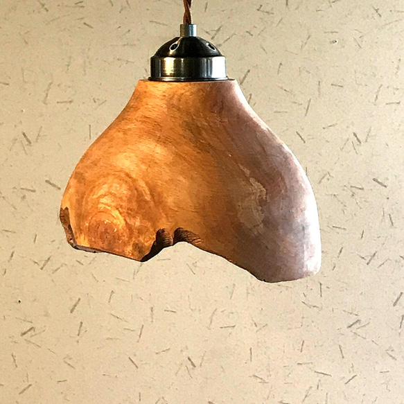 原木榿木吊燈原木，帶皮水平 B 第1張的照片