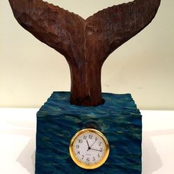 ザトウクジラの卓上時計テールバージョン 2枚目の画像