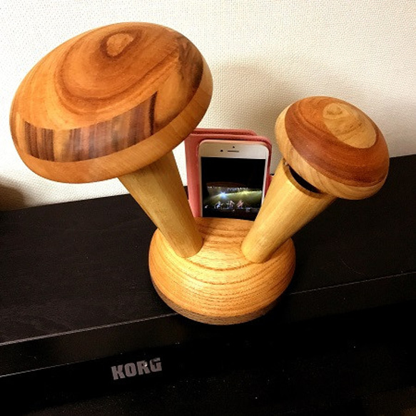 iPhone揚聲器支架，帶蘑菇型 第3張的照片
