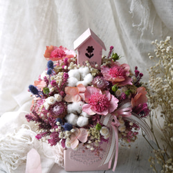 ピンクの城、ロマンチックなピンク、恋人たちの誕生日のドライフラワーはいいものを好む。 1枚目の画像