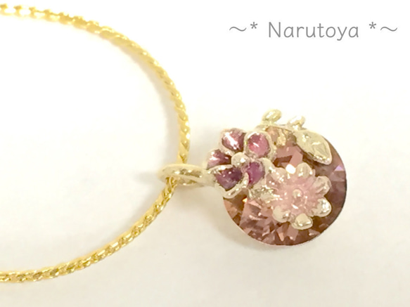 ピンクの小花のジュエリークリップのゴールドネックレス （NL0015G） 1枚目の画像