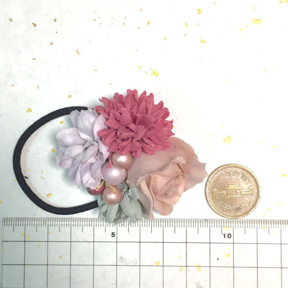 ピンクと紫の花とパールのヘアゴム（HR0001G） 7枚目の画像