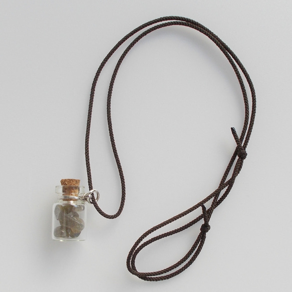 小瓶のペンダント３ （レターパックライト送料無料）　銀製の金具手作り品 2枚目の画像