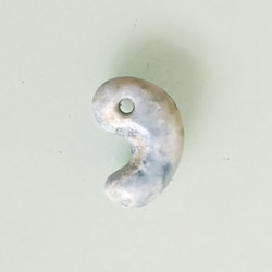 糸魚川翡翠勾玉１２　一点もの　国産天然石　国石　ihm5412 4枚目の画像