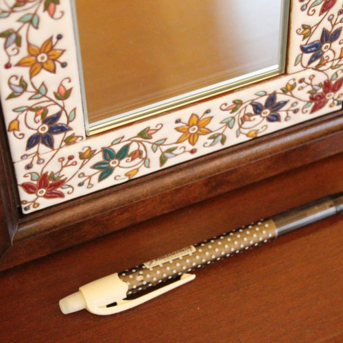 スペインレザーの鏡フレーム