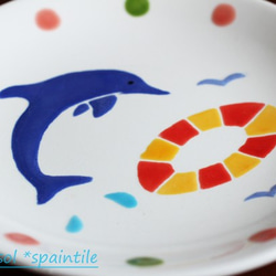 イルカの絵付け皿 2枚目の画像