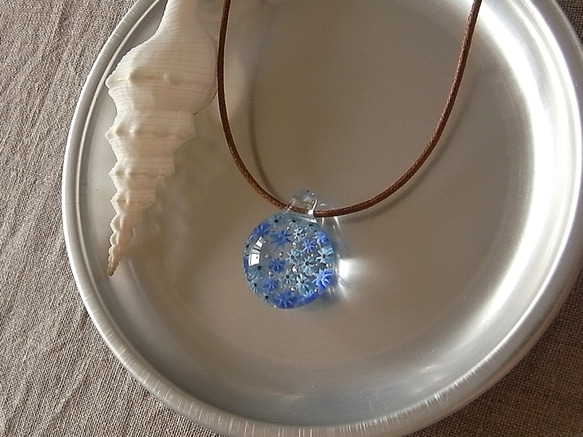 クレマチス・2色・ガラス球ネックレス・ガラス製・綿紐 4枚目の画像