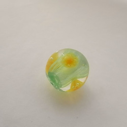 ひだ紋球・たんぽぽ５・ガラス製・とんぼ玉 1枚目の画像