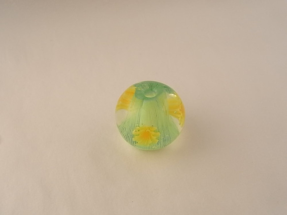 ひだ紋球・たんぽぽ５・ガラス製・とんぼ玉 3枚目の画像