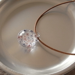 アジサイ・ガラス球ネックレス・ガラス製・綿紐 3枚目の画像