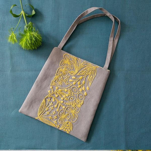 刺繍生地⋆*❁*大きめト－トバッグ⋆*❁*ハンドメイド 再入荷！刺しゅうキット 小鳥たちの小さなバッグ キット 紡ぐ