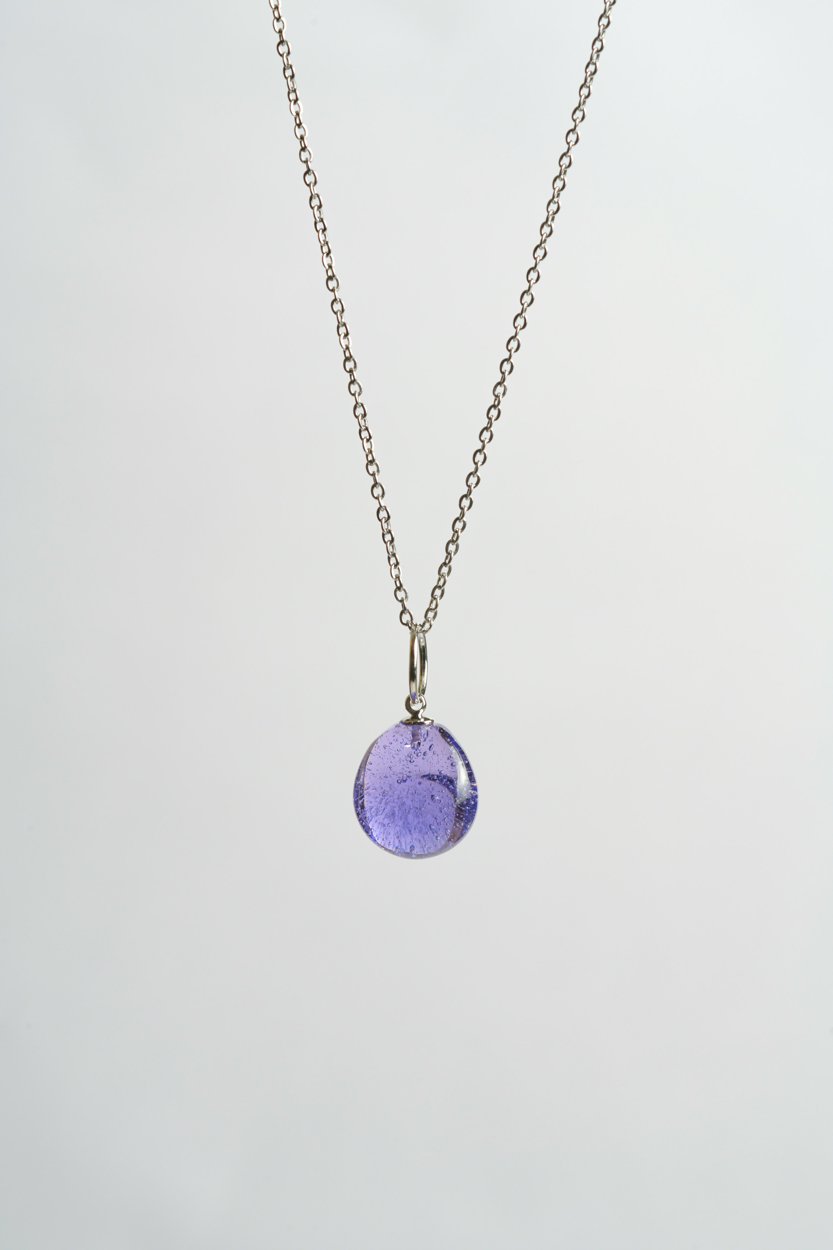 【送料無料】金属アレルギー対応サージカルステンレスネックレス　“Seed”-スミレ-