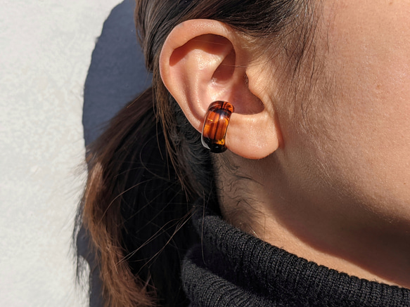 【送料無料】ガラスイヤーカフ "プレーン" -ベッコウ- 4枚目の画像