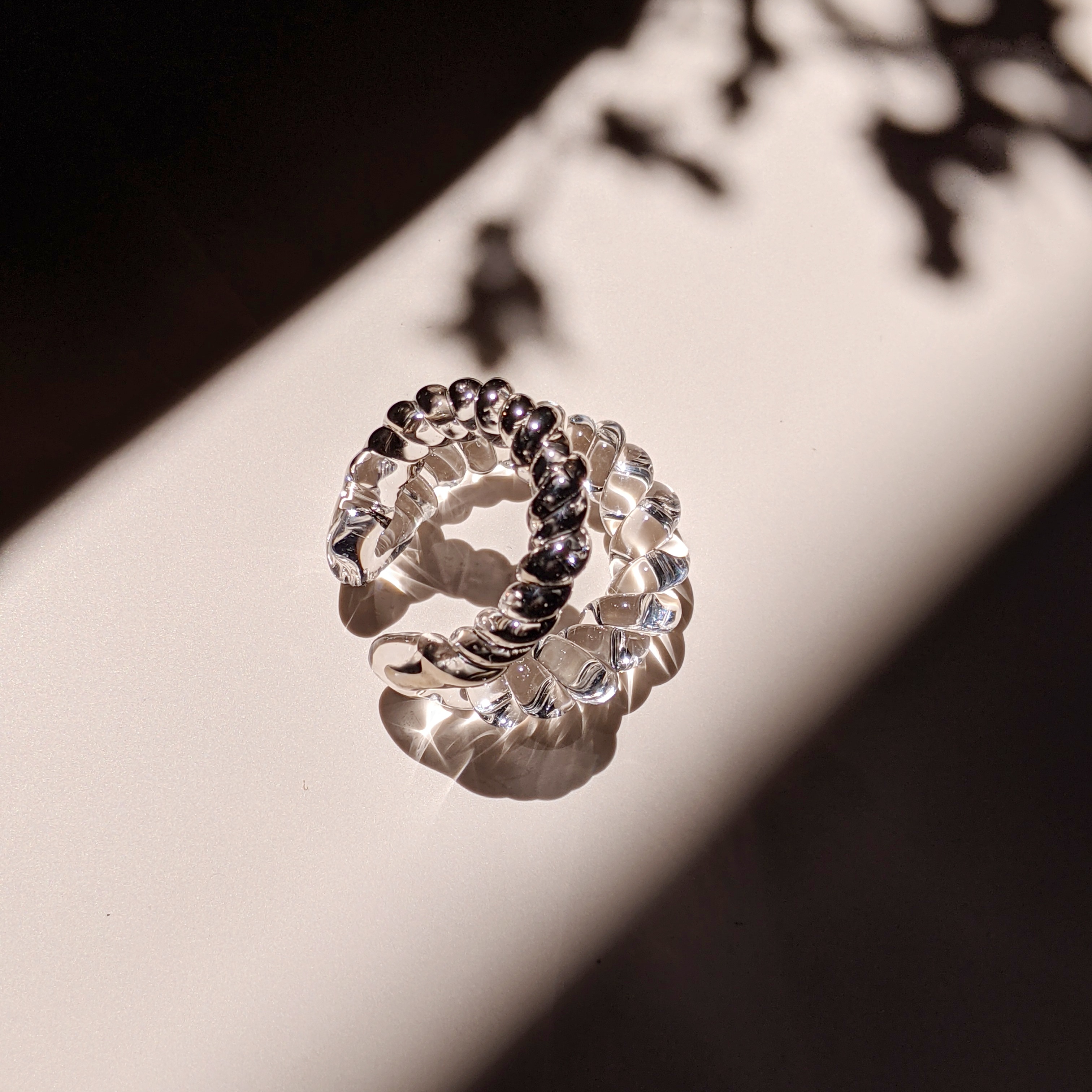 ガラスイヤーカフ "DoubleTwist" -Platinum-