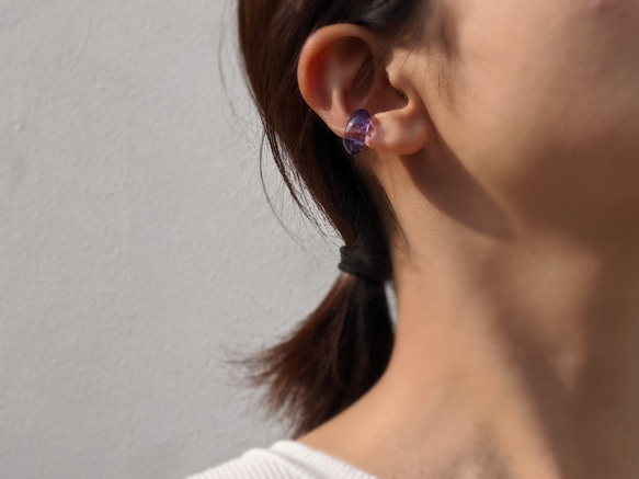 【送料無料】ガラスイヤーカフ “プレーン” -スミレ- 2枚目の画像