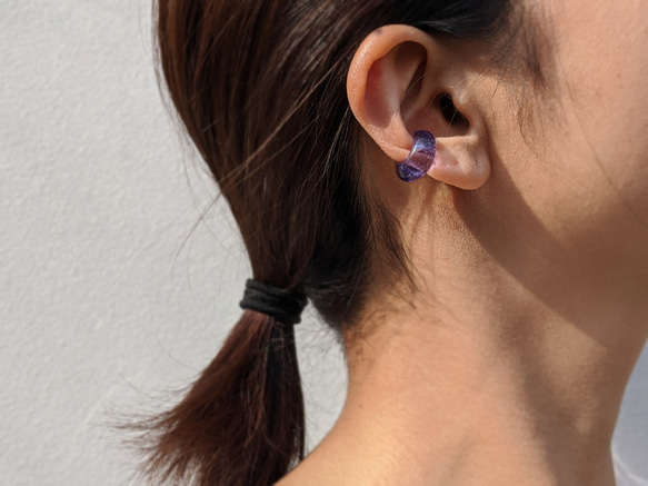 【送料無料】ガラスイヤーカフ “プレーン” -スミレ- 3枚目の画像