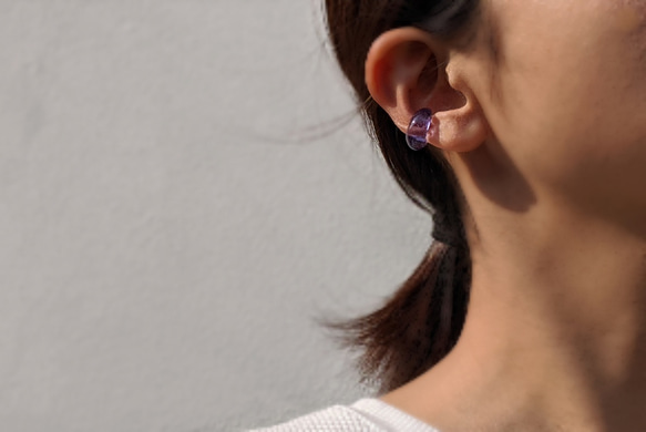 【送料無料】ガラスイヤーカフ “プレーン” -スミレ- 5枚目の画像