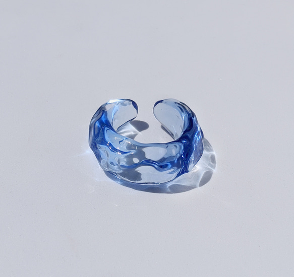 リングとイヤーカフの2wayで使えるガラスリングカフ“ice Aquarius”-blue- ～溶けない氷 シリーズ～ 8枚目の画像