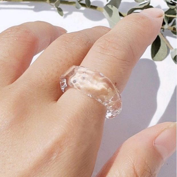 【送料無料】リングとイヤーカフの2wayで使えるガラスリングカフ“Ice”-クリア- ～溶けない氷 シリーズ～