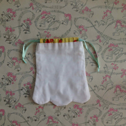 おばけちゃん巾着　プラバンブローチ付き 3枚目の画像